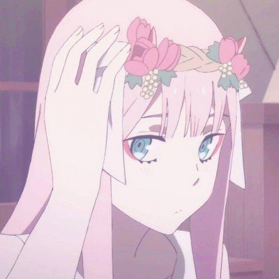 普京对送行人群微笑点头